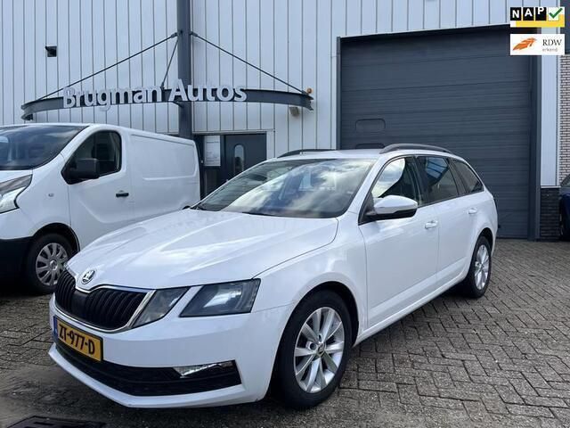 Wit Gebruikt 2019 Skoda Octavia Business Line Stationwagen | € 9.950 - Afbeelding 1/4