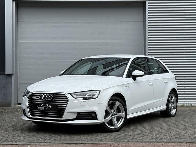 Wit Gebruikt 2018 Audi A3 Sportback Sport Hatchback | € 16.800 (Eerlijke prijs) - Afbeelding 1/4