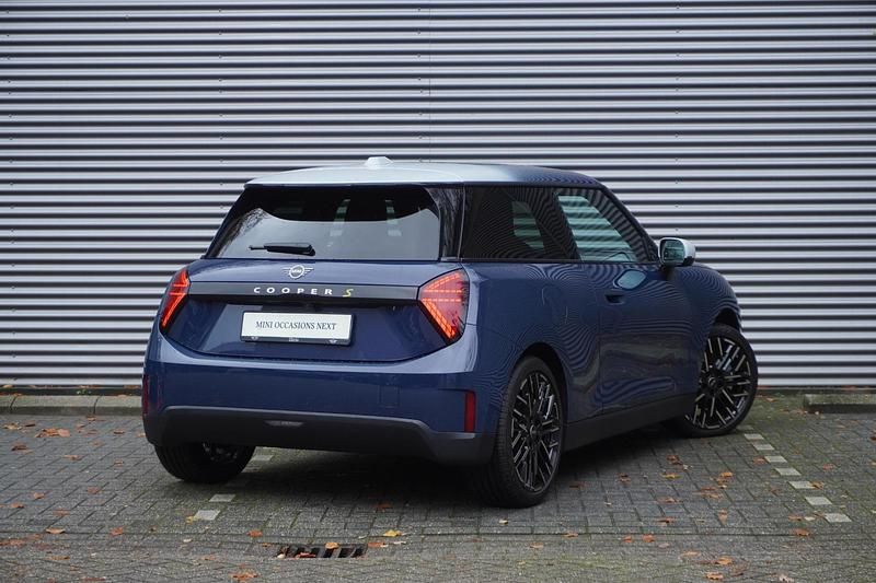 Occasion Mini Cooper SE Favoured 160 kW (218 PK) 2025 Blauw Hatchback