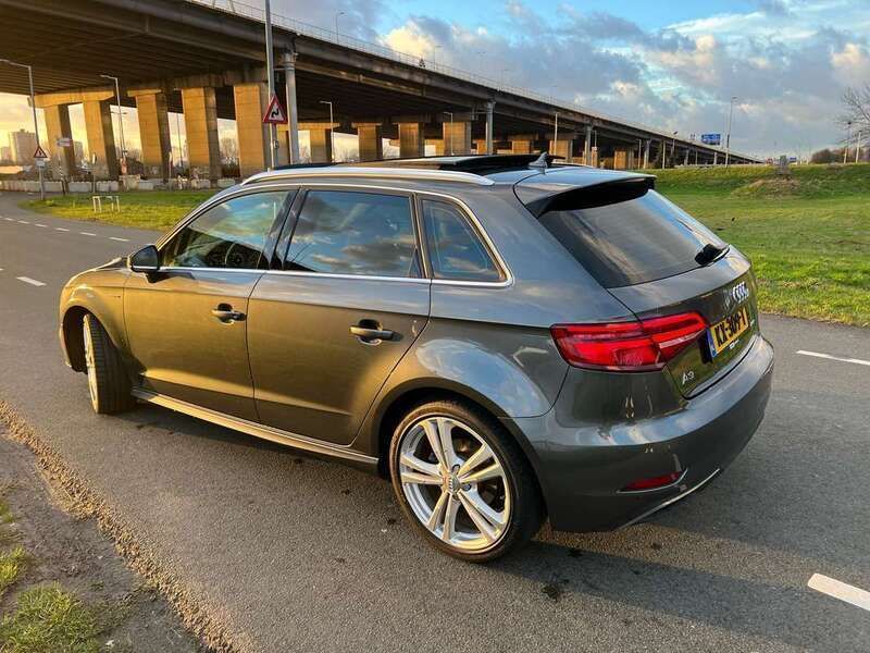 Grijs Gebruikt 2016 Audi A3 Sportback e-tron S-Line Sedan | € 16.000 (Iets duurder) - Afbeelding 1/4