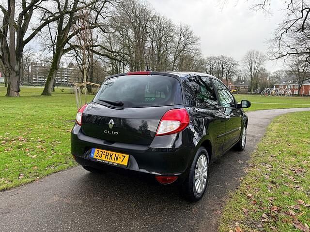 Occasion Renault Clio II Collection 75 PK (55 kW) 2011 Zwart Hatchback