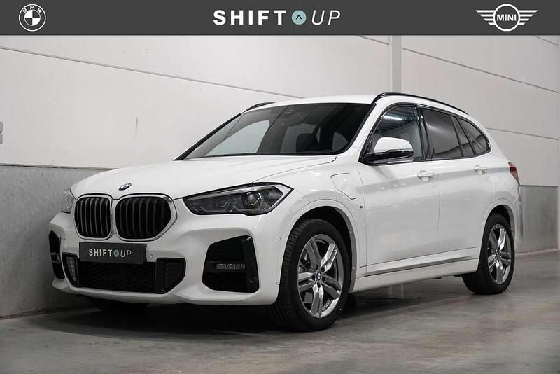 Wit Gebruikt 2020 BMW X1 M Sport SUV | € 27.940 (Goede deal) - Afbeelding 1/3