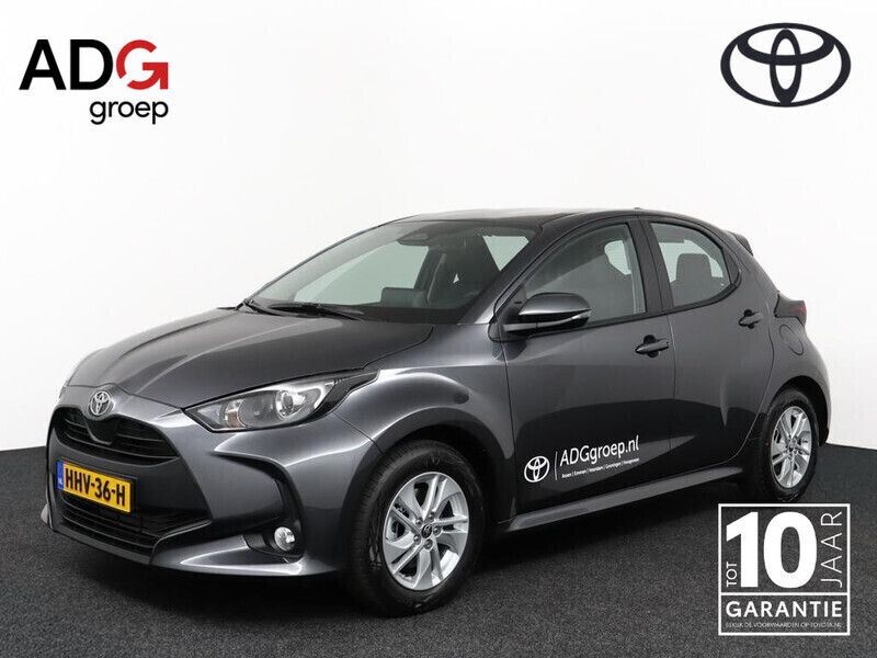 Grijs Gebruikt 2025 Toyota Yaris Hybrid Active Hatchback | € 26.950 (Iets duurder) - Afbeelding 1/4