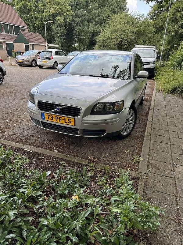 Grijs Gebruikt 2004 Volvo S40 Sedan | € 5.500 (Duur) - Afbeelding 1/4