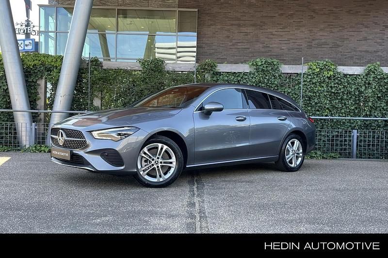 Grijs Gebruikt 2024 Mercedes CLA250e Business Sedan | € 39.900 (Eerlijke prijs) - Afbeelding 1/4
