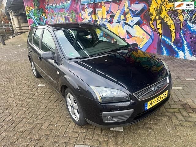 Zwart Gebruikt 2006 Ford Focus Futura Stationwagen | € 1.295 (Eerlijke prijs) - Afbeelding 1/4