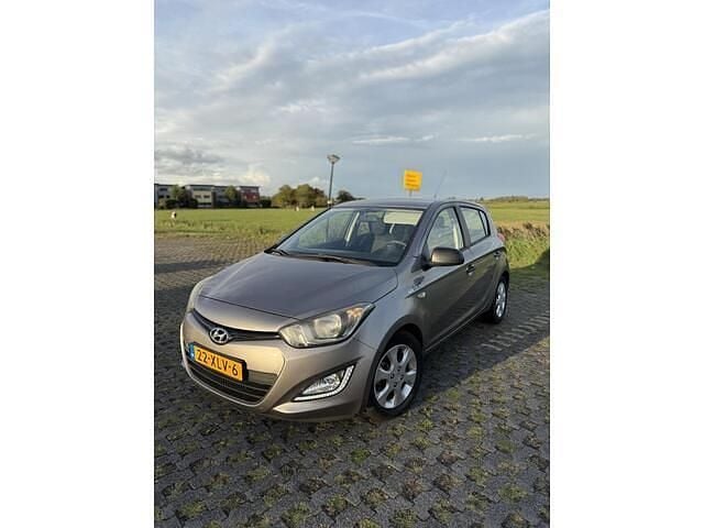 Grijs Gebruikt 2012 Hyundai i20 Hatchback | € 4.750 (Eerlijke prijs) - Afbeelding 1/4
