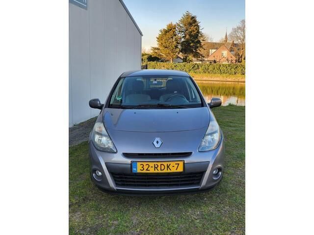 Grijs Gebruikt 2011 Renault Clio II Hatchback | € 2.500 (Eerlijke prijs) - Afbeelding 1/4