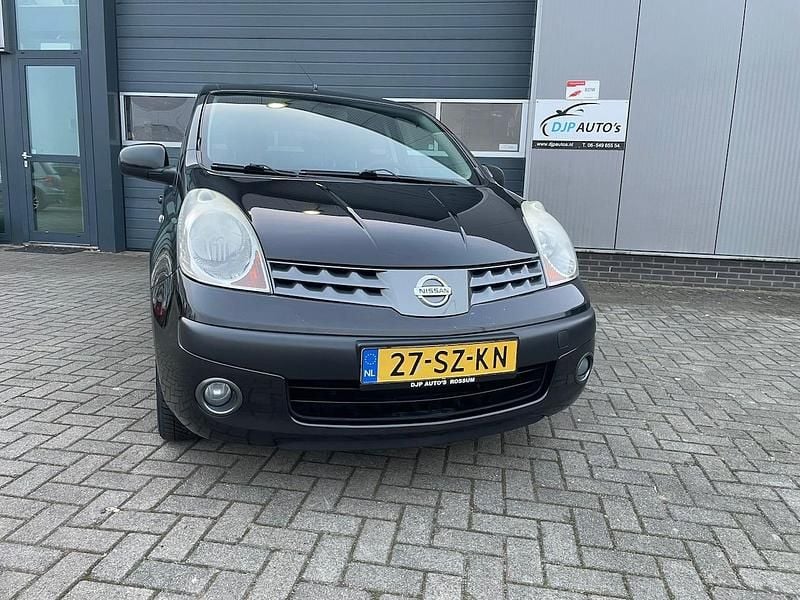 Zwart (metallic) Occasion 2006 Nissan Note MPV | € 3.950 (Eerlijke prijs) - Afbeelding 1/4