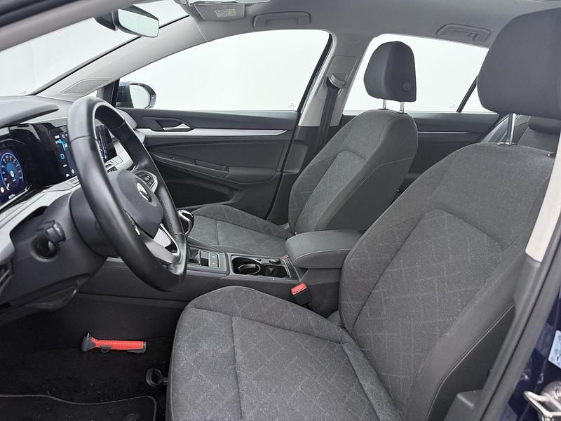 Occasion VW Golf VIII Life 110 PK (80 kW) 2021 Blauw Hatchback