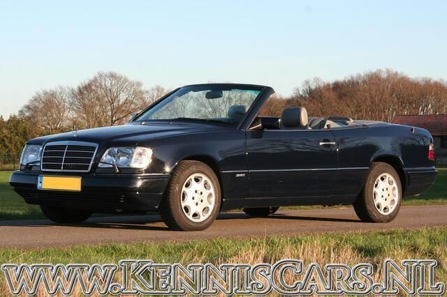 Blauw Gebruikt 1994 Mercedes E220 Sportline Cabriolet | € 19.900 - Afbeelding 1/4