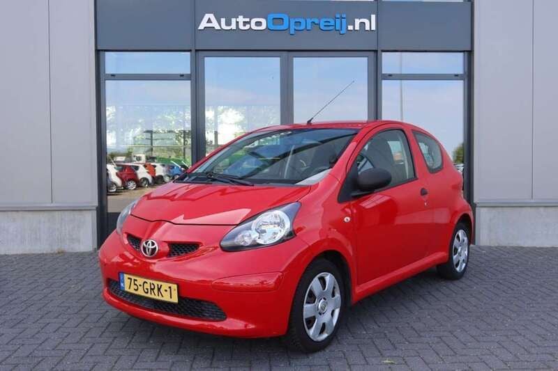 Rood, andere lak Gebruikt 2008 Toyota Aygo Hatchback | € 2.595 (Eerlijke prijs) - Afbeelding 1/4