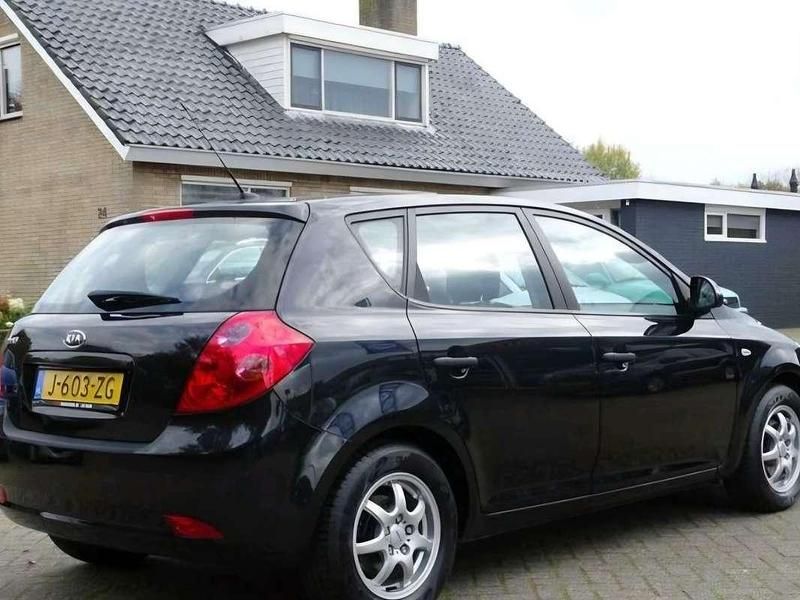 Occasion Kia Ceed 109 PK (80 kW) 2009 Zwart Hatchback