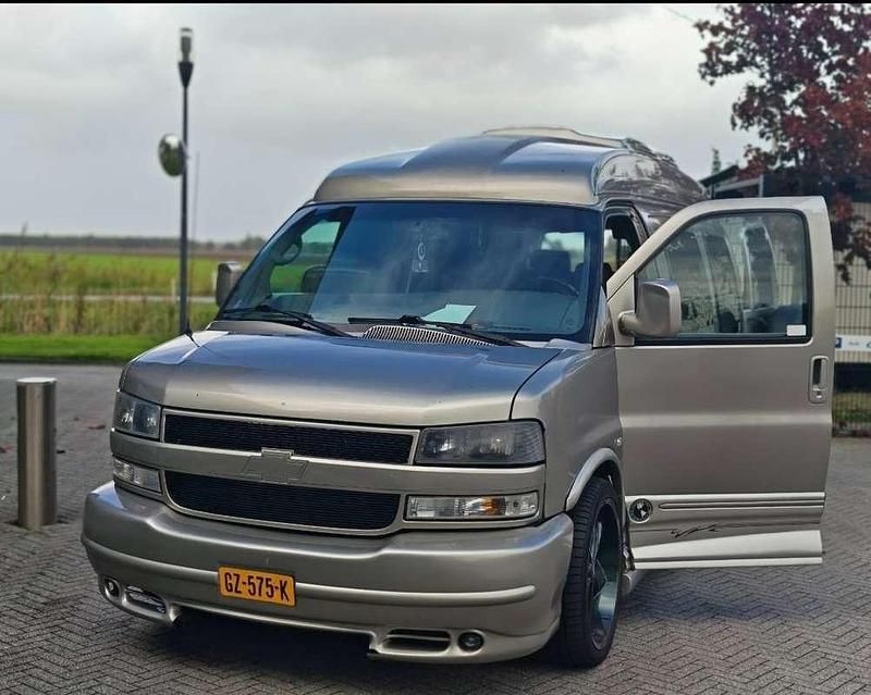Bruin Gebruikt 2004 Chevrolet Express | € 18.500 - Afbeelding 1/4