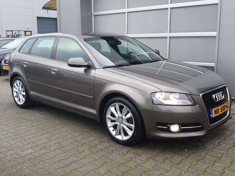 Grijs Gebruikt 2012 Audi A3 Ambition Hatchback | € 8.595 - Afbeelding 1/4