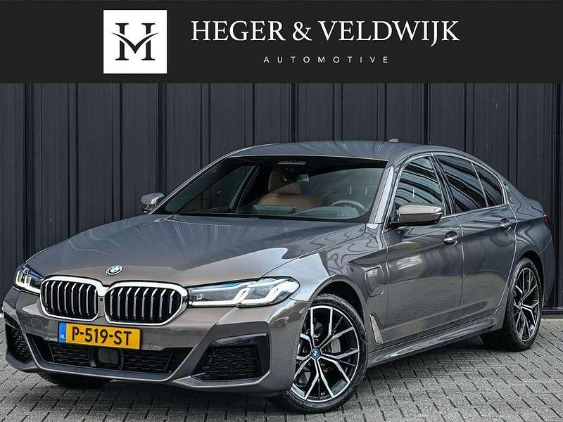 Grijs Occasion 2022 BMW 530e Comfort Edition Sedan | € 39.900 (Eerlijke prijs) - Afbeelding 1/4