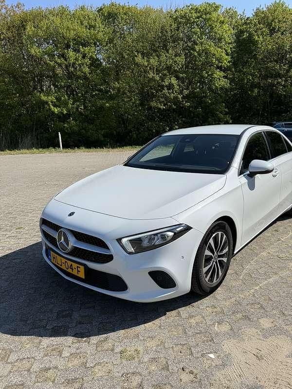 Wit Gebruikt 2022 Mercedes A180 Business Sedan | € 24.500 (Super prijs) - Afbeelding 1/4