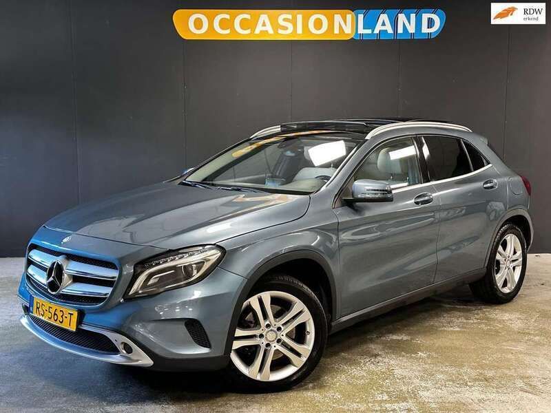 Blauw, metallic lak Gebruikt 2017 Mercedes GLA250 Premium Plus SUV | € 17.950 (Eerlijke prijs) - Afbeelding 1/4