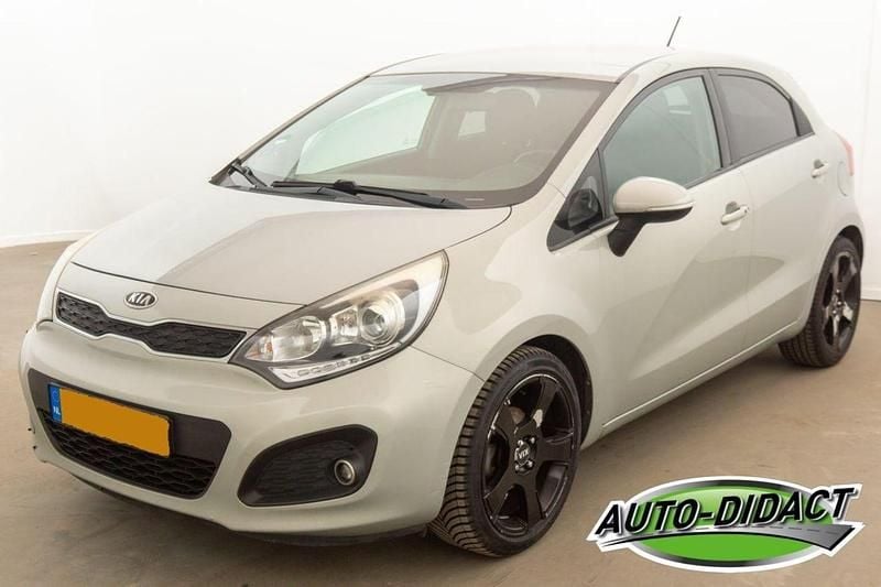 Grijs Occasion 2011 Kia Rio Hatchback | € 2.300 (Goede deal) - Afbeelding 1/4