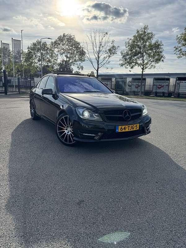 Zwart Gebruikt 2011 Mercedes C350 Elegance Sedan | € 15.000 (Iets duurder) - Afbeelding 1/4