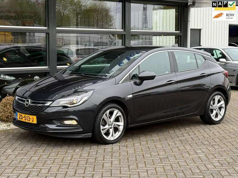 Zwart Gebruikt 2016 Opel Astra Innovation Hatchback | € 9.495 (Goede deal) - Afbeelding 1/4