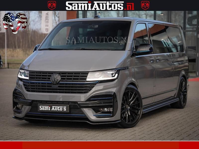 Grijs (metallic) Occasion 2023 VW Caravelle Highline MPV | € 74.950 (Duur) - Afbeelding 1/4