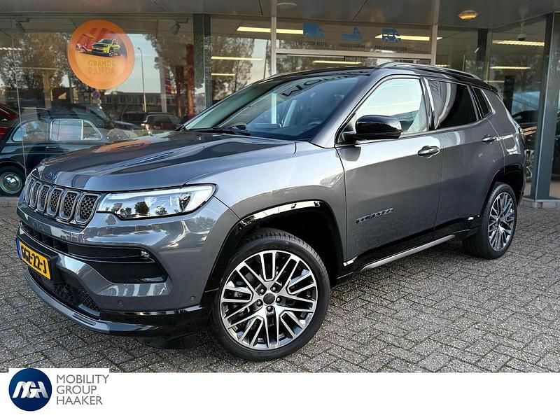 Grijs Gebruikt 2024 Jeep Compass Summit SUV | € 36.900 - Afbeelding 1/4