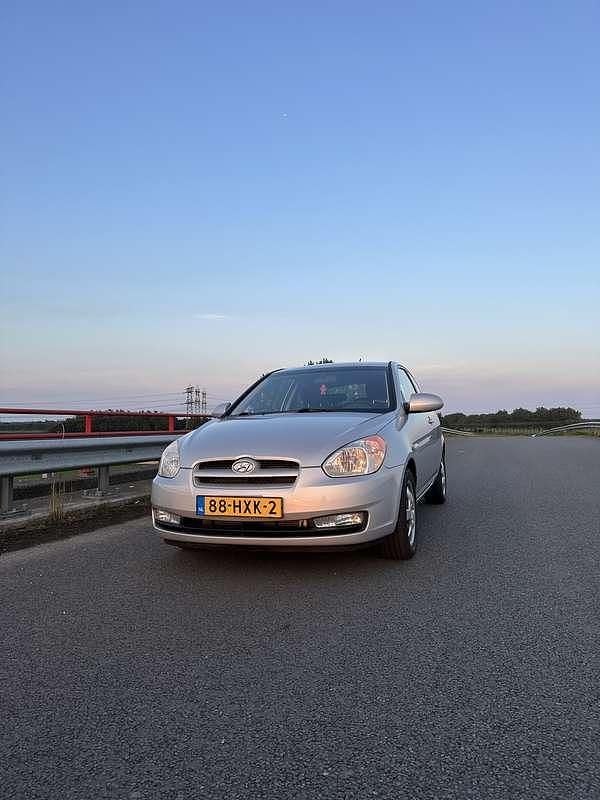 Occasion Hyundai Accent 97 PK (71 kW) 2009 Grijs MPV