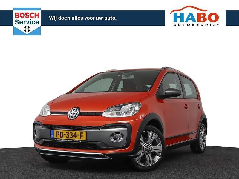 Oranje Gebruikt 2017 VW cross up! Hatchback | € 12.450 (Eerlijke prijs) - Afbeelding 1/4