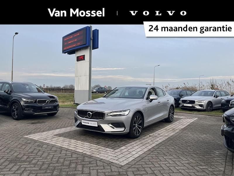 Grijs Occasion 2023 Volvo S60 Core Sedan | € 30.940 (Super prijs) - Afbeelding 1/4