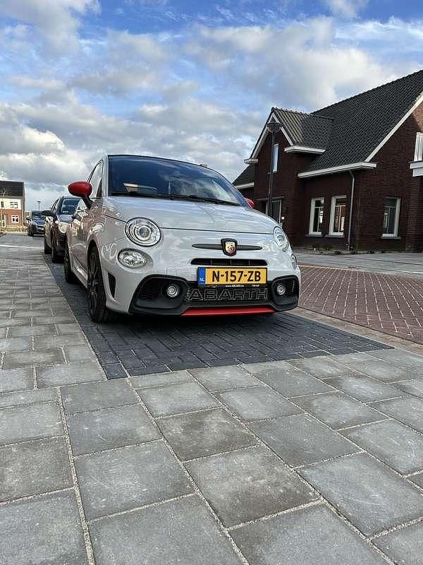 Wit Gebruikt 2017 Fiat 500 Abarth Hatchback | € 21.500 (Iets duurder) - Afbeelding 1/4