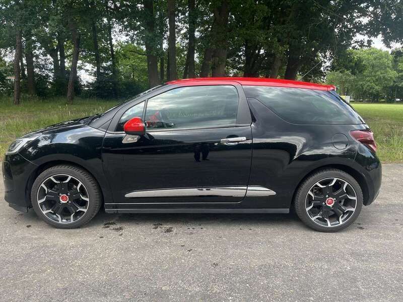 Zwart Gebruikt 2015 Citroën DS3 PureTech Hatchback | € 6.975 (Eerlijke prijs) - Afbeelding 1/4