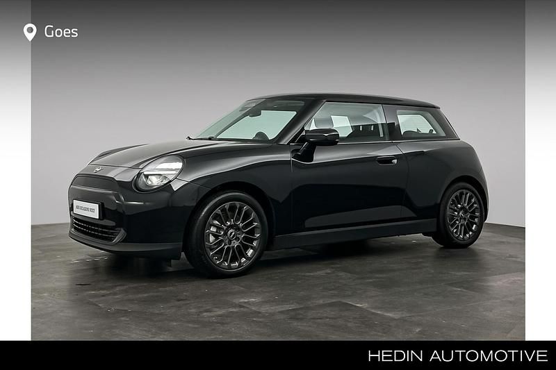 Occasion Mini Cooper Essential 135 kW (184 PK) 2024 Zwart Hatchback