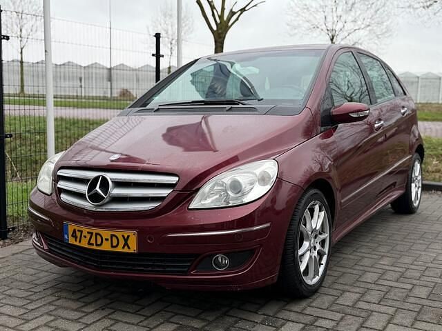 Occasion Mercedes B150 95 PK (69 kW) 2008 Rood (metallic) MPV
