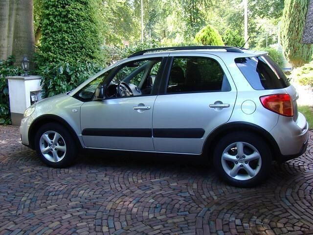 Grijs Gebruikt 2007 Suzuki SX4 MPV | € 2.950 (Eerlijke prijs) - Afbeelding 1/4
