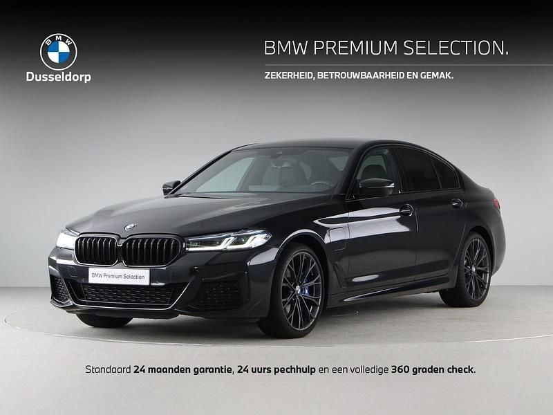 Zwart Gebruikt 2022 BMW 530e M Sport Sedan | € 36.850 (Eerlijke prijs) - Afbeelding 1/4