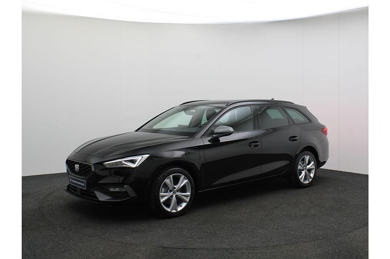 Midnight black Nieuw 2025 Seat Leon Business Stationwagen | € 43.355 (Iets duurder) - Afbeelding 1/4