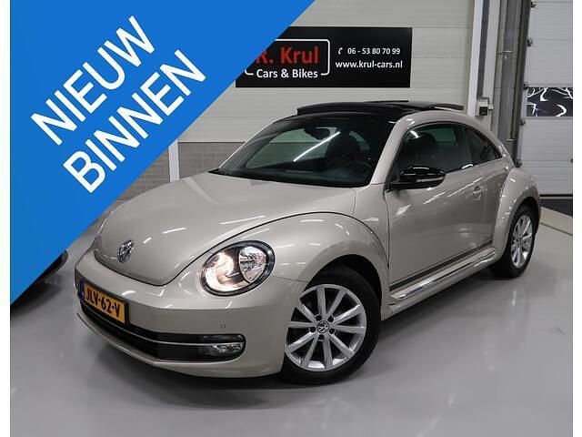 Grijs (metallic) Gebruikt 2015 VW Beetle CLUB Hatchback | € 17.950 (Iets duurder) - Afbeelding 1/4