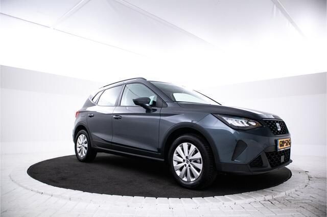 Grijs, metallic lak Gebruikt 2022 Seat Arona Style SUV | € 17.495 (Goede deal) - Afbeelding 1/4