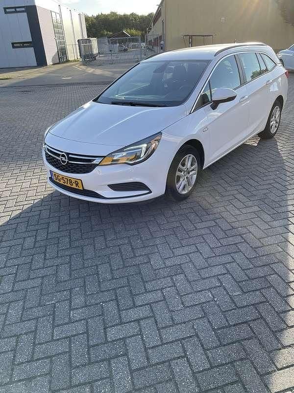 Wit Gebruikt 2018 Opel Astra Business Stationwagen | € 5.500 (Goede deal) - Afbeelding 1/4