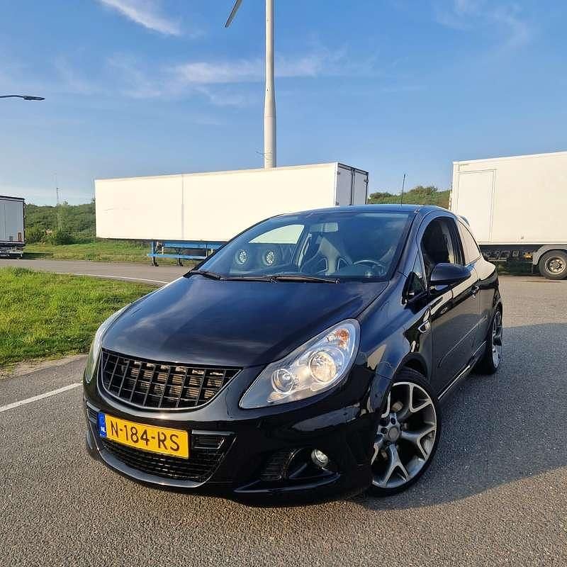 Zwart Gebruikt 2007 Opel Corsa OPC MPV | € 8.000 (Duur) - Afbeelding 1/4
