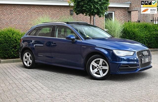 Blauw Gebruikt 2015 Audi A3 Sportback Ambition Hatchback | € 12.950 (Eerlijke prijs) - Afbeelding 1/4