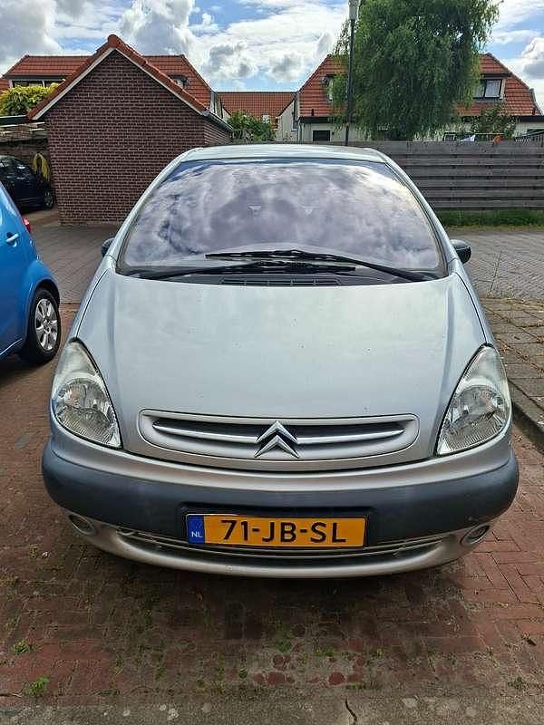 Grijs Gebruikt 2002 Citroën Xsara Picasso MPV | € 1.000 (Goede deal) - Afbeelding 1/4