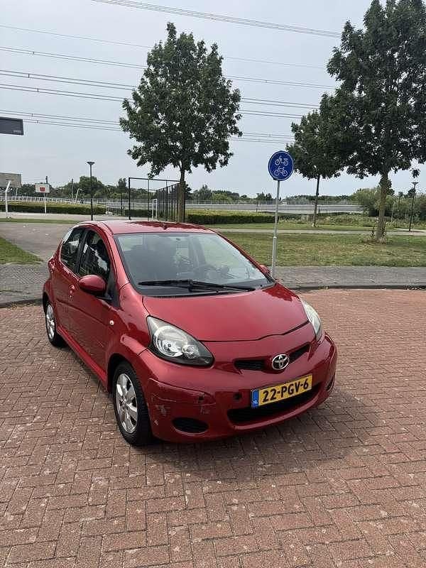 Gebruikt 2011 Toyota Aygo Edition Hatchback | € 1.850 (Goede deal) - Afbeelding 1/4