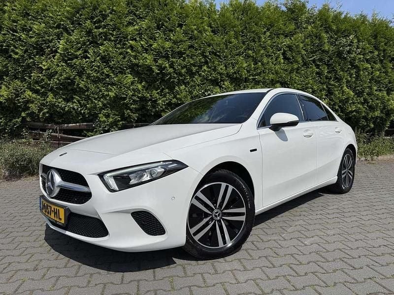 Wit Gebruikt 2020 Mercedes A250 Business Sedan | € 26.950 (Eerlijke prijs) - Afbeelding 1/4