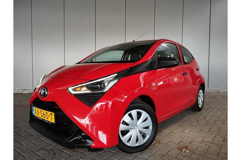 Rood Gebruikt 2019 Toyota Aygo Hatchback | € 9.999 (Goede deal) - Afbeelding 1/1