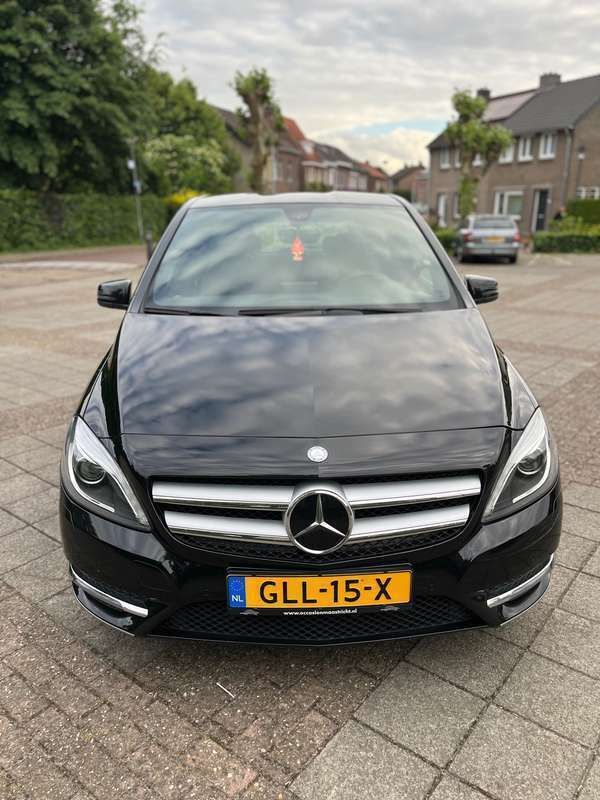 Zwart Gebruikt 2014 Mercedes B180 Ambition MPV | € 12.750 (Eerlijke prijs) - Afbeelding 1/4