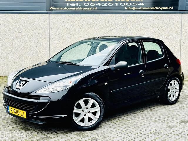 Zwart Gebruikt 2010 Peugeot 206+ Hatchback | € 2.995 (Eerlijke prijs) - Afbeelding 1/4
