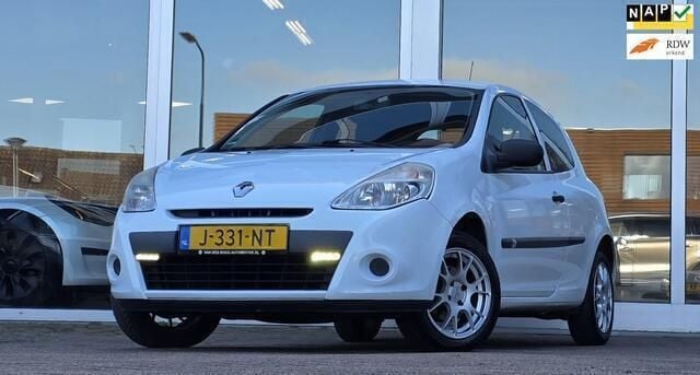 Wit Gebruikt 2012 Renault Clio IV Hatchback | € 2.844 (Eerlijke prijs) - Afbeelding 1/3