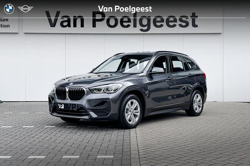 Mineralgrau metallic (grijs metallic) Gebruikt 2021 BMW X1 Performance SUV | € 27.900 (Eerlijke prijs) - Afbeelding 1/4